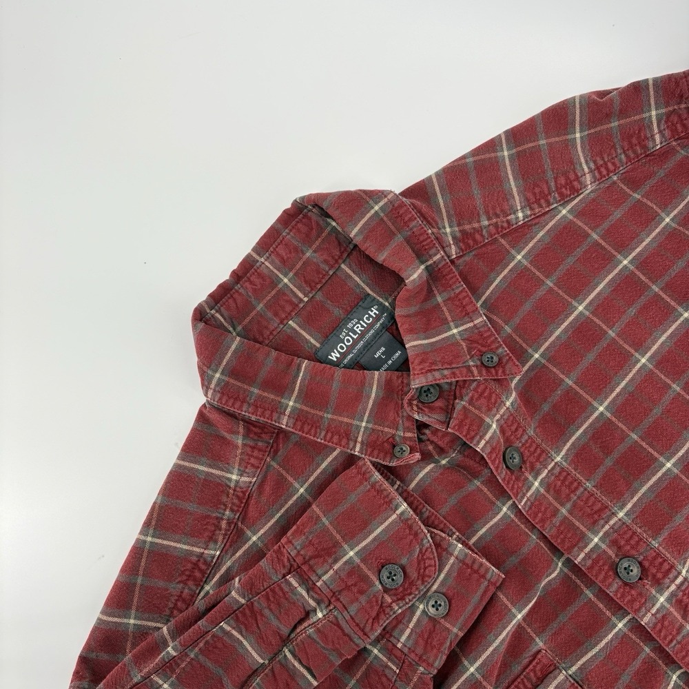 Woolrich Men's Red Plaid Button Down Long Sleeved Shirt Size Large